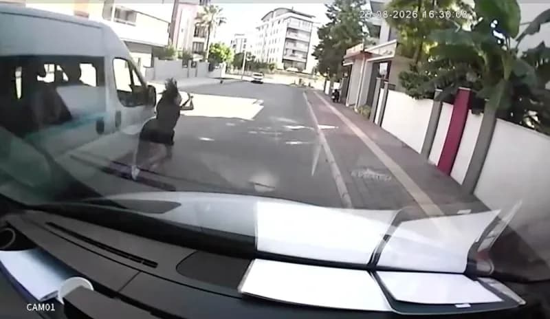 Antalya'nın Konyaaltı İlçesi'nde 25 Ağustos'ta okul servisinden indikten sonra yolun karşısına geçmeye çalışan 13 yaşınd