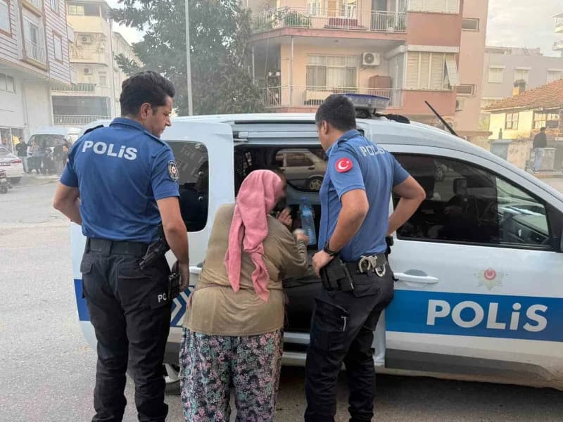 Kendi evini yakarak faciaya davetiye çıkardığı iddia edilen ev sahibi m.e., yangının söndürülmesinin ardından polis arac
