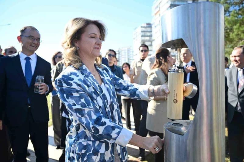 Ntalya'da tek kullanımlık plastik şişe tüketimini azaltmak ve vatandaşların temiz içme suyuna erişim