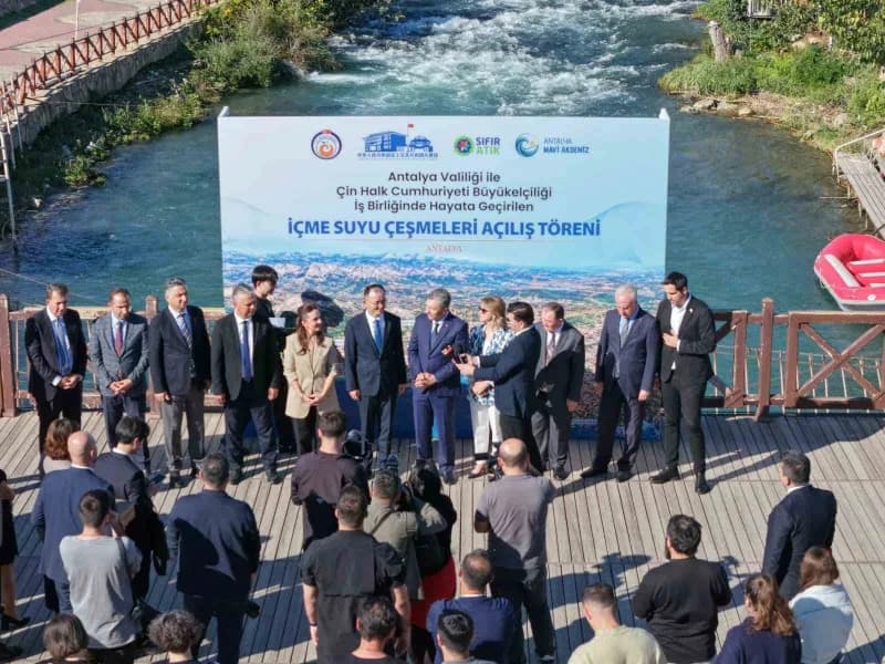 Ntalya'da tek kullanımlık plastik şişe tüketimini azaltmak ve vatandaşların temiz içme suyuna erişim