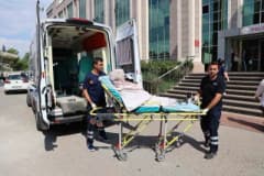 Antalya Büyükşehir Belediyesi evde sağlık hizmetleri kapsamında hastalara bakım ve muayene hizmeti sunuyor