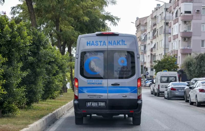 Hastaneye gitmesi gereken vatandaşlar ise ihtiyaçları doğrultusunda Hasta Nakil araçlarıyla ücretsiz ve konforlu bir şek