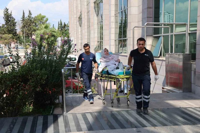 Hastaneye gitmesi gereken vatandaşlar ise ihtiyaçları doğrultusunda Hasta Nakil araçlarıyla ücretsiz ve konforlu bir şek