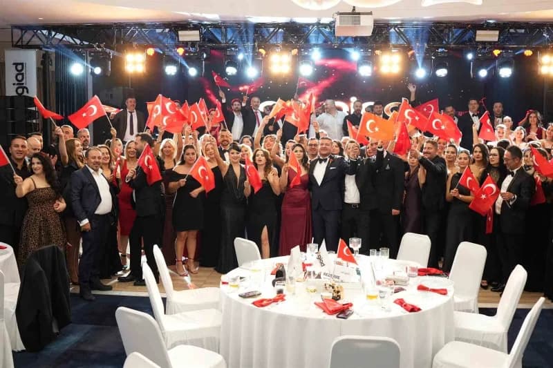 ANTGİAD, Cumhuriyet'in 103. Yılını bir otelde düzenlenen geleneksel Cumhuriyet Balosu ile kutladı
