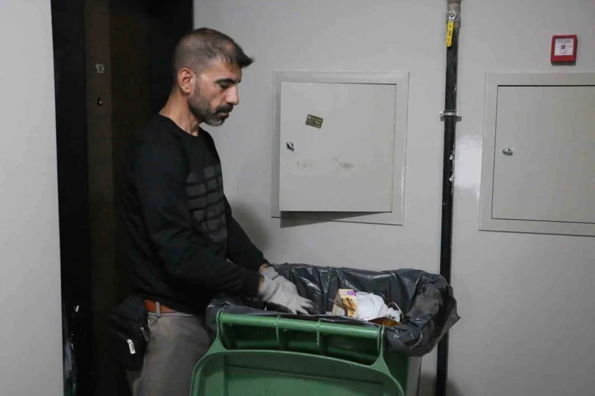 Diyarbakır’da yaşayan 45 yaşındaki 4 çocuk babası Nurettin Can, apartman görevlisi olarak çalışırken