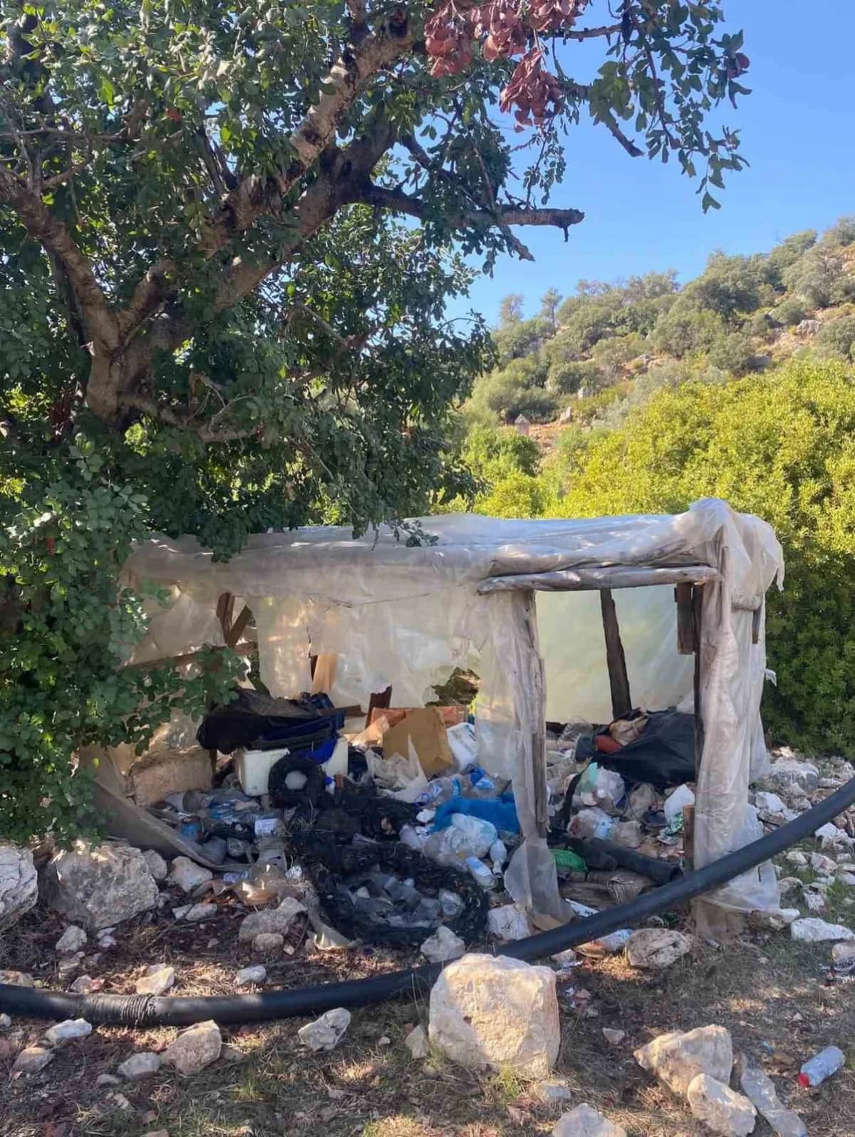 Prof. Dr. Nevzat Çevik, Kaş ile Kekova arasında bulunan Aperlai Antik Kenti'ne yaptığı ziyaretin ardından sosyal medya h