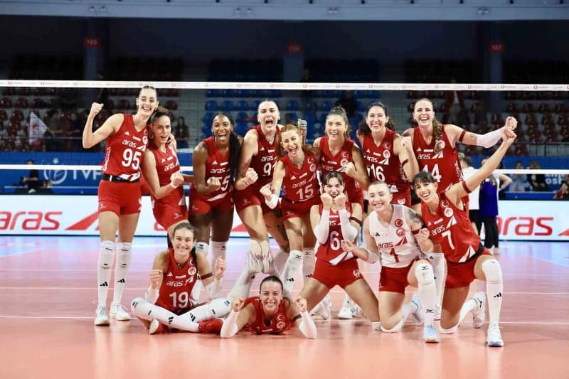 Aras Kargo Spor Kulübü, Sultanlar Ligi’nin yeni sezonundaki ilk maçında 4 Ekim’de Zeren Spor Kulübü’nü 3-0 mağlup ederek