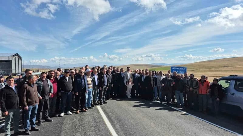 Ardahan ve Artvin sınırındaki Sahara Geçidi ve tünel projesi için toplanan STK temsilcileri