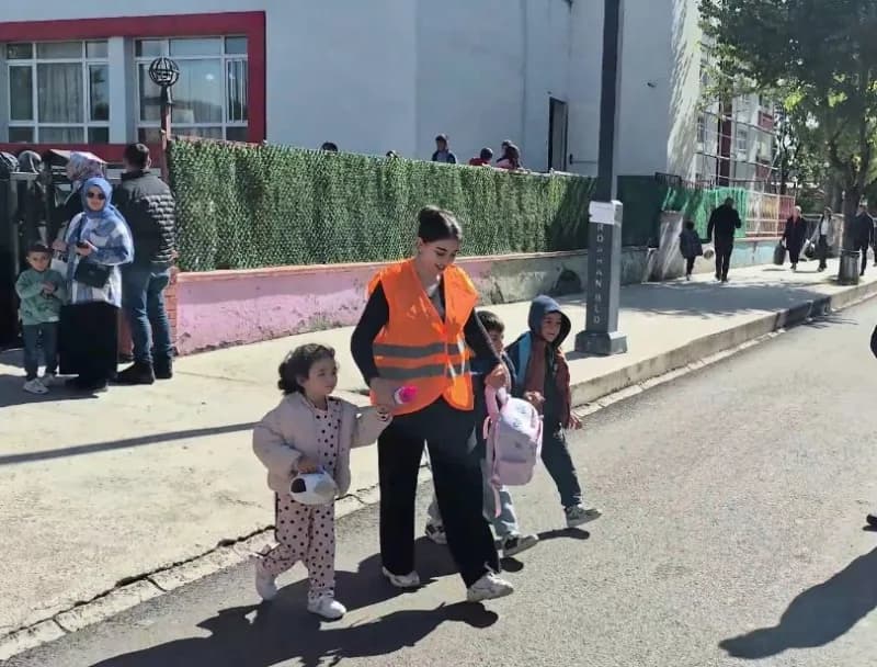 Etkinlikte konuşan Ardahan Şoförler ve Otomobilciler Esnaf Odası ve Ardahan Esnaf ve Sanatkarlar Odaları Birliği Başkanı