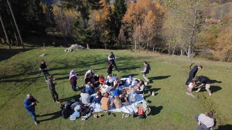 Artvin’in Ardanuç ilçesinde düzenlenen Foto Safari ve Gezi programına katılan sosyal medya içerik ür