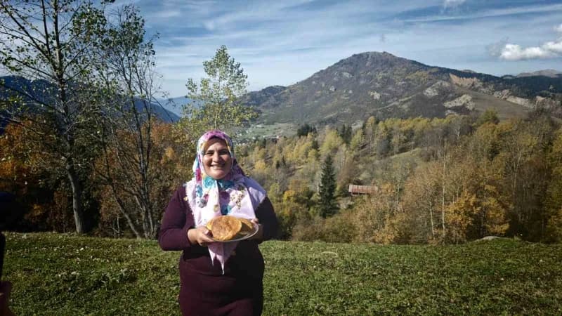 Artvin’in Ardanuç ilçesinde düzenlenen Foto Safari ve Gezi programına katılan sosyal medya içerik ür