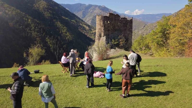 Artvin’in Ardanuç ilçesinde düzenlenen Foto Safari ve Gezi programına katılan sosyal medya içerik ür
