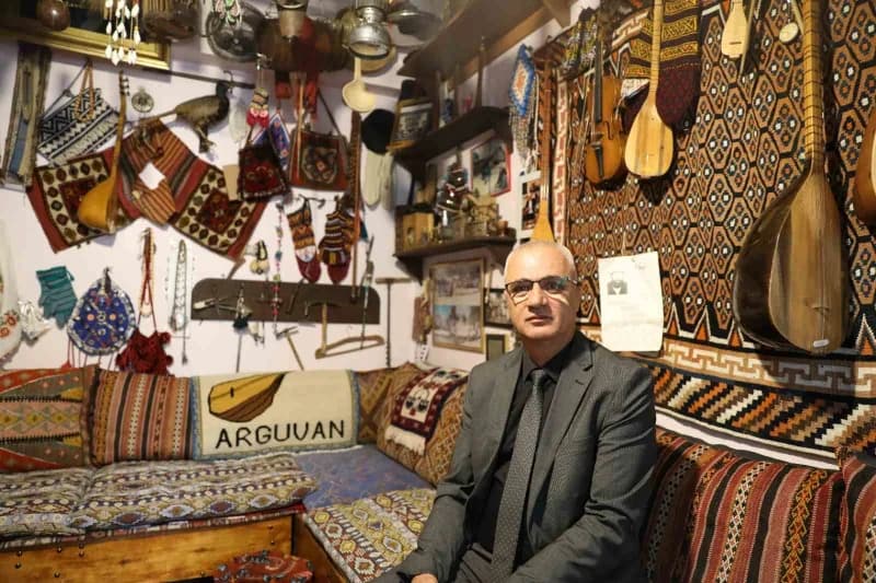 Arguvan Belediye Başkanı Ersoy Eren'in uzun yıllardır sürdürdüğü koleksiyon çalışması, ilçenin ve köylerinin geçmiş yaşa