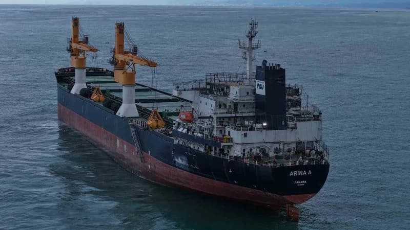 Rusya-ukrayna savaşı nedeniyle Karadeniz’de drone saldırısına uğrayan Panama bayraklı ARINA a isimli kuru yük gemisi Tra
