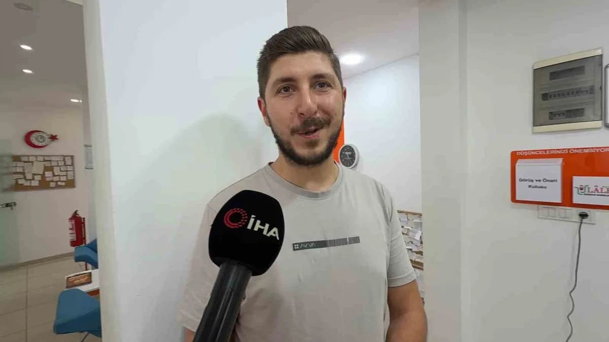 Arnavutköy’de taksi şoförü Fatih Sarıoğlu, fazla gönderilen parayı iade etmek için sürücü kurslarını arıyor