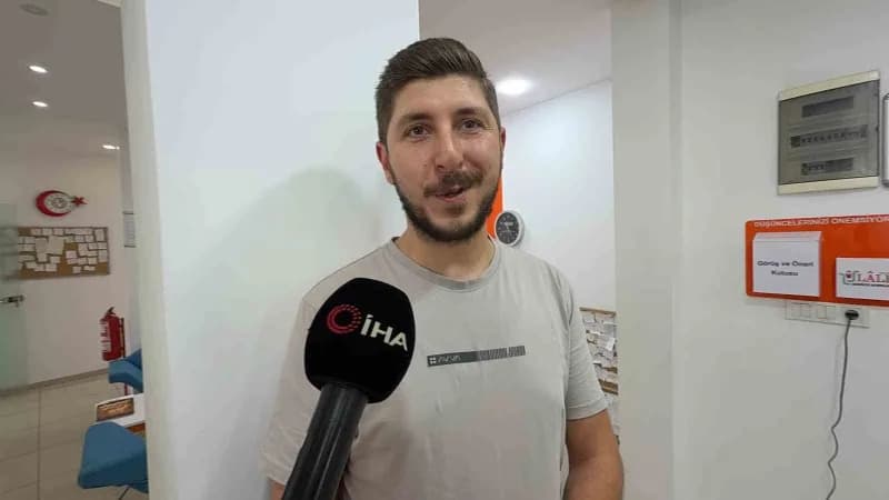 Arnavutköy’de taksi şoförü Fatih Sarıoğlu, fazla gönderilen parayı iade etmek için sürücü kurslarını arıyor