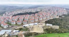 Arnavutköy Baklalı Mahallesi’nde tamamlanmış TOKİ konut blokları ve çevresindeki altyapı çalışmaları