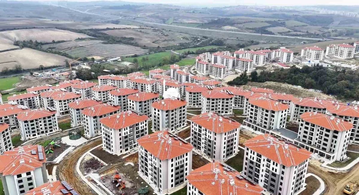 TOKİ tarafından inşa edilen 3 bin 932 Konut, İstanbul Büyükşehir Belediyesi'ne bağlı İSKİ'nin Su ve