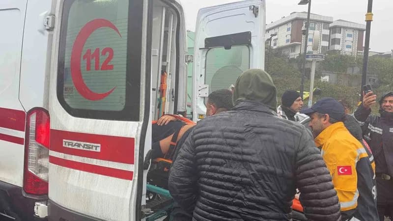 Araçlarda sıkışan yaralılar itfaiye ekipleri tarafından kurtarılarak hastaneye kaldırıldı.