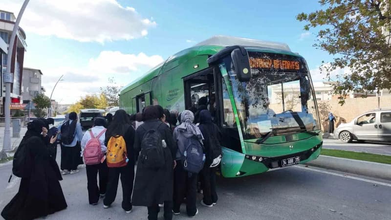Arnavutköy Belediyesi, eğitim-öğretim döneminde Öğrencilerin hayatını kolaylaştırmak amacıyla başlattığı ücretsiz şehir