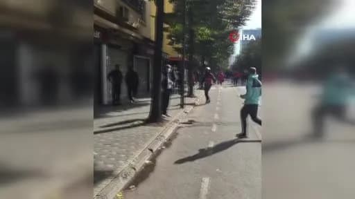 Arnavutluk Tiran'da polis ve göstericiler arasında şiddetli çatışmaların yaşandığı Cumhurbaşkanlığı Sarayı ve Başbakanlı