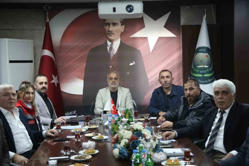Çoruh Vadisi'nde asırlık ağaçlardan toplanan ve bölge halkının önemli geçim kaynakları arasında yer alan zeytinin, 2026