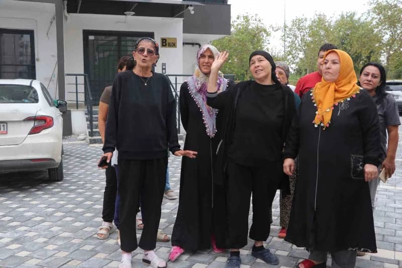 Adana’da 11 katlı apartmanın sakinleri, sık sık arızalanan asansör nedeniyle mağduriyet yaşadıklarını belirterek adeta i