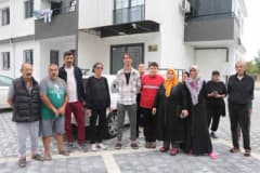 Adana Yüreğir'de 11 katlı binada kırmızı etiketli asansörün giriş kapısı ve uyarı afişi