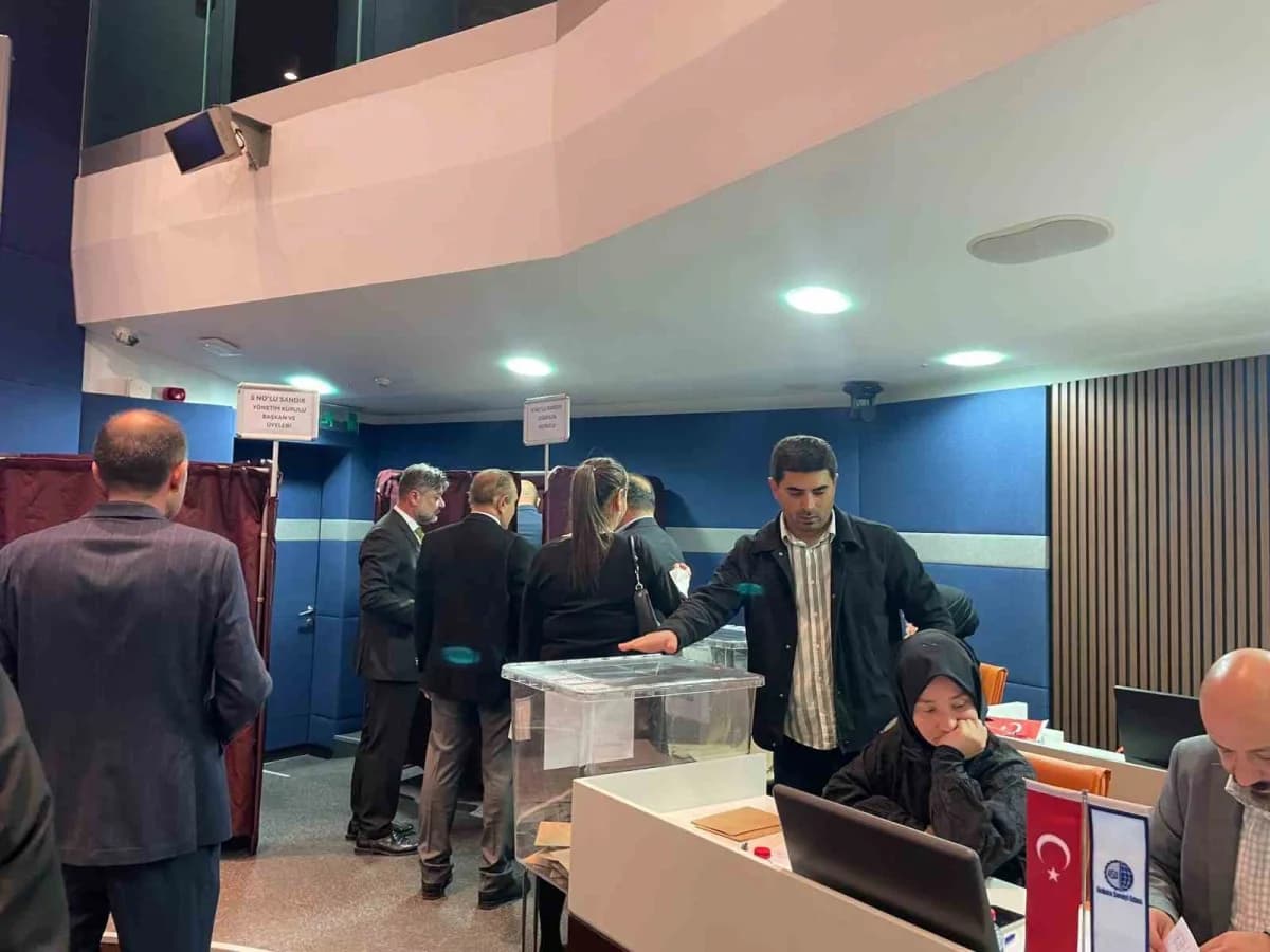 ASO 18. Dönem organ seçimleri, ASO Meclis Salonunda gerçekleştirildi. Dört yılda bir düzenlenen seçimlerde, Yönetim Kuru