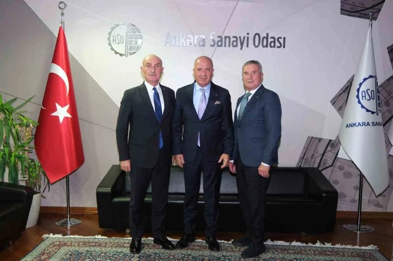 ASO Yönetim Kurulu, yeni dönemin ilk toplantısını Seyit Ardıç (Ortada) başkanlığında gerçekleştirdi