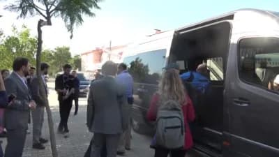 Antalya Aksu uçak okulunda dört astronot öğrencilerle bir arada uzay ve havacılık sohbeti yapıyor