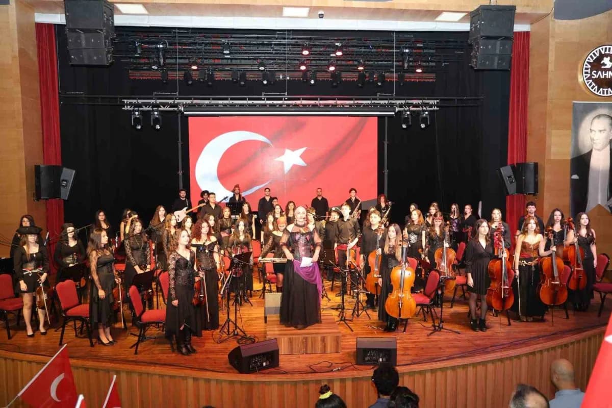 Samsun Atakum Belediyesi, Cumhuriyet’in 103. Yıl dönümünü yürüyüş, konser ve sergiyle kutladı. Kutla