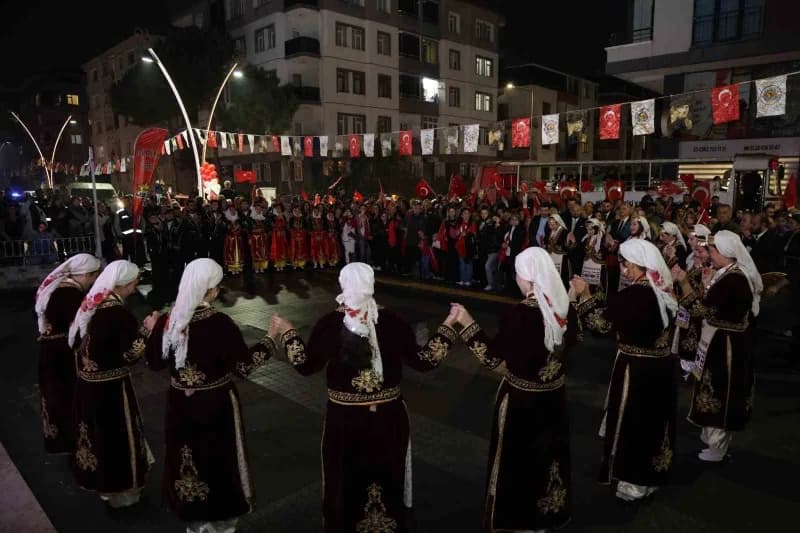 Samsun Atakum Belediyesi, Cumhuriyet’in 103. Yıl dönümünü yürüyüş, konser ve sergiyle kutladı. Kutla