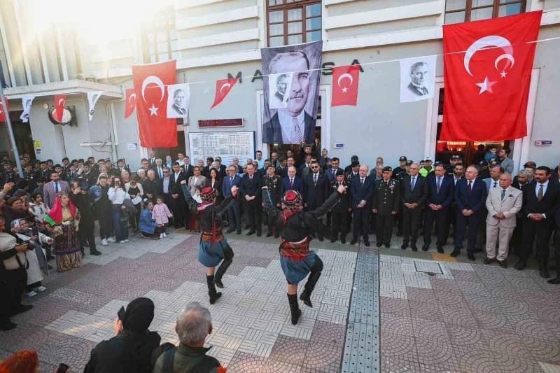 Türkiye Türkiye Cumhuriyeti’nin kurucusu Gazi Mustafa Kemal Atatürk’ün Manisa’yı ziyaretinin 101’inci yıl dönümü, düzenl