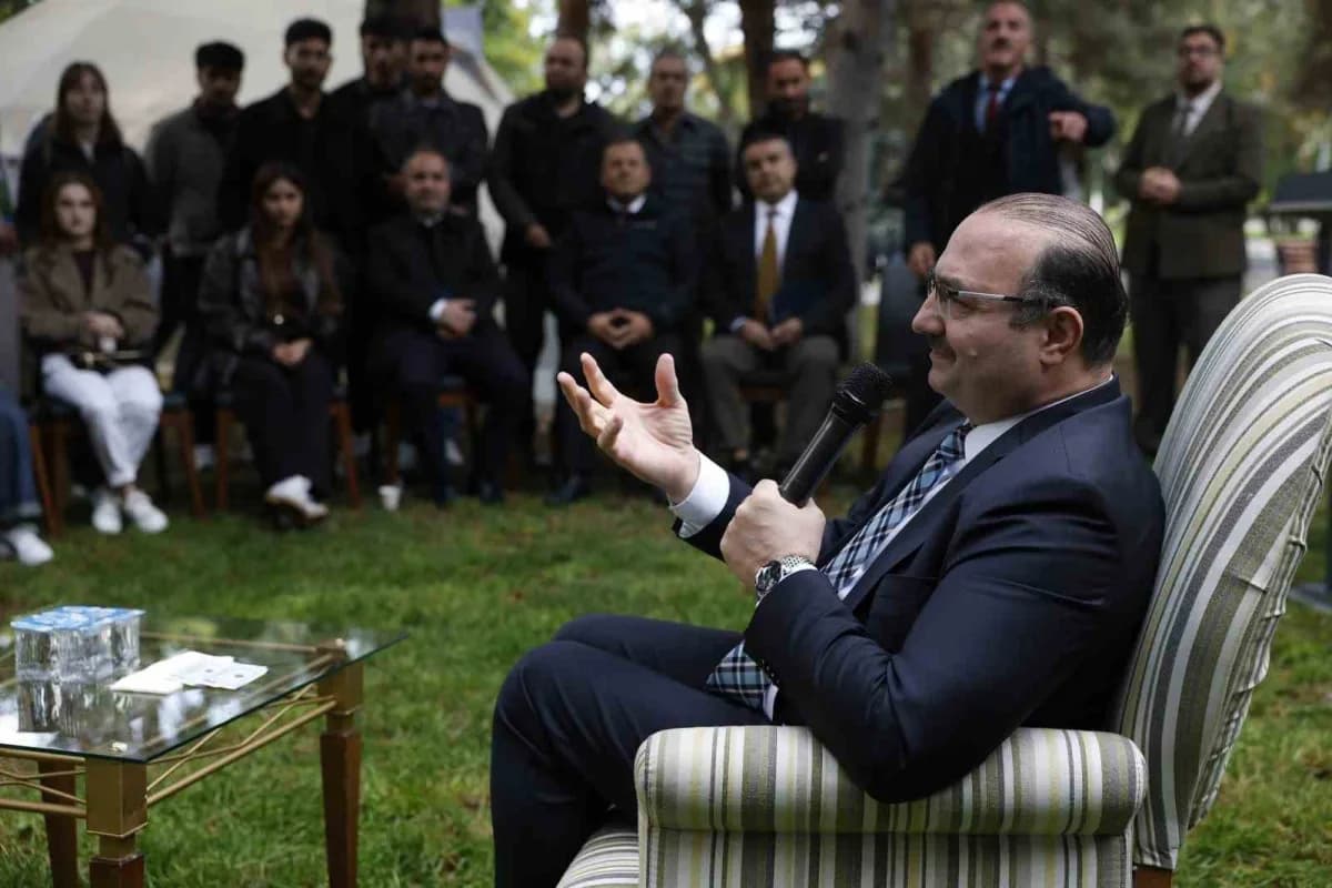 Atatürk Üniversitesi Rektörü Prof. Dr. Ahmet Hacımüftüoğlu, 2026-2027 Akademik Yılının başlamasıyla birlikte kampüste öğ