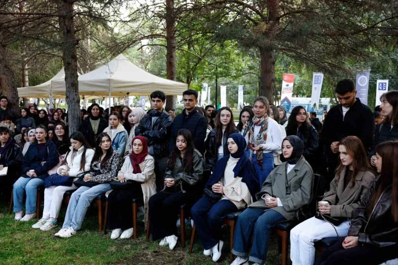 Atatürk Üniversitesi Rektörü Prof. Dr. Ahmet Hacımüftüoğlu, 2026-2027 Akademik Yılının başlamasıyla birlikte kampüste öğ