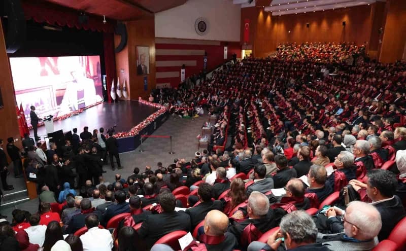 Atatürk Üniversitesinin 2026-2027 akademik yılı açılış töreni, Anayasa Mahkemesi Başkanı Kadir Özkay