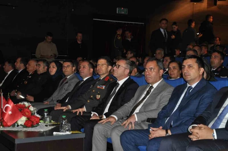 Atatürk'ün Kars'a gelişinin 102'inci yıl dönümü kutlandı(Kars-iha)