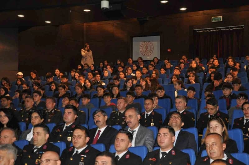 Atatürk'ün Kars'a gelişinin 102'inci yıl dönümü kutlandı(Kars-iha)
