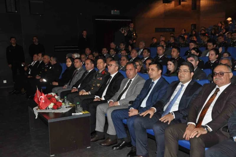 Atatürk'ün Kars'a gelişinin 102'inci yıl dönümü kutlandı(Kars-iha)