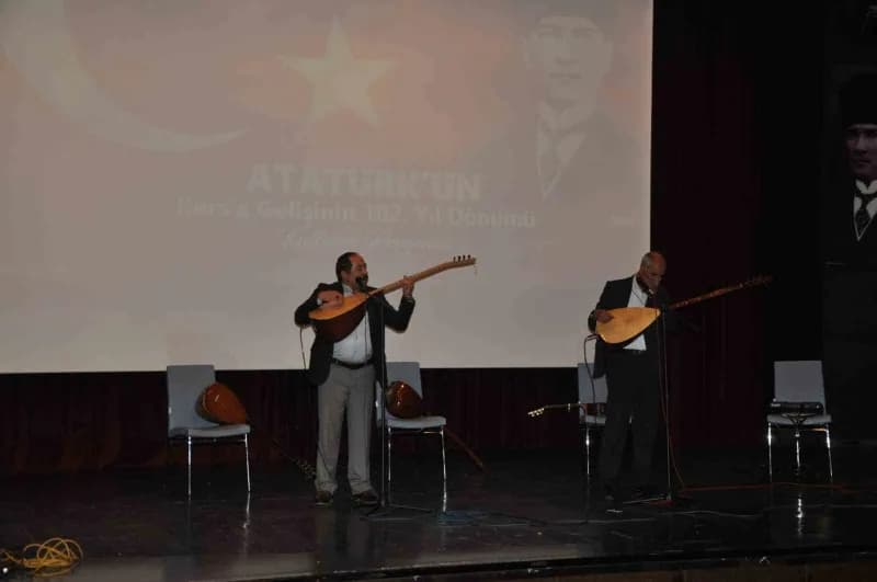 Atatürk'ün Kars'a gelişinin 102'inci yıl dönümü kutlandı(Kars-iha)