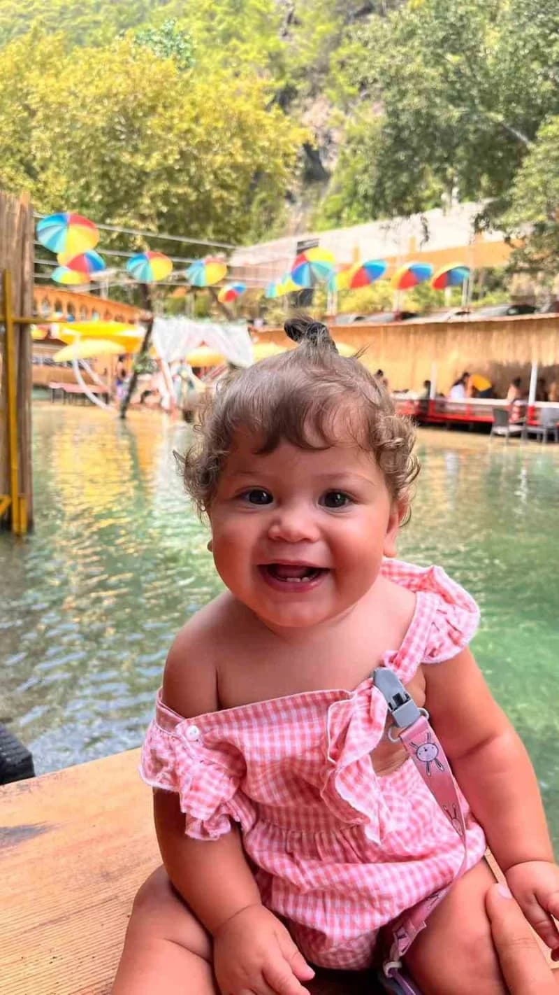 Antalya'nın Serik ilçesinde 13 aylık Gökçe Kaya isimli bebek, diş çıkarma nedeniyle yüksek ateş şikayetiyle kaldırıldığı