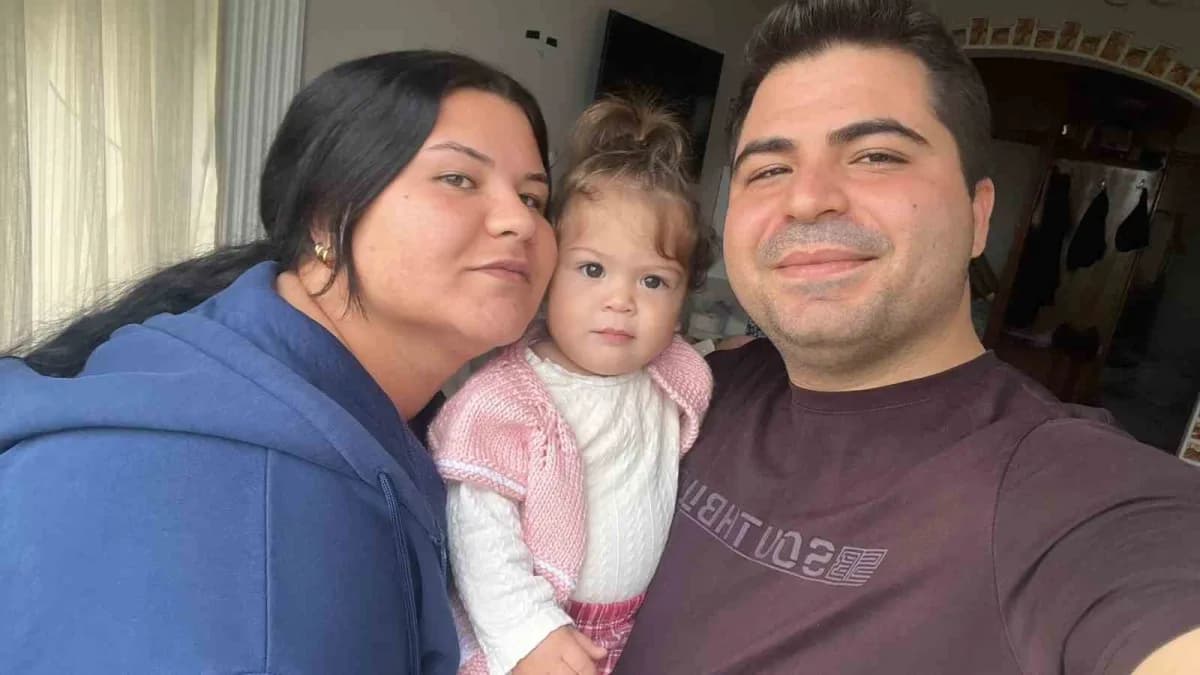 Antalya Serik'te hastaneye götürülen ateşli 13 aylık bebek ve ailesi
