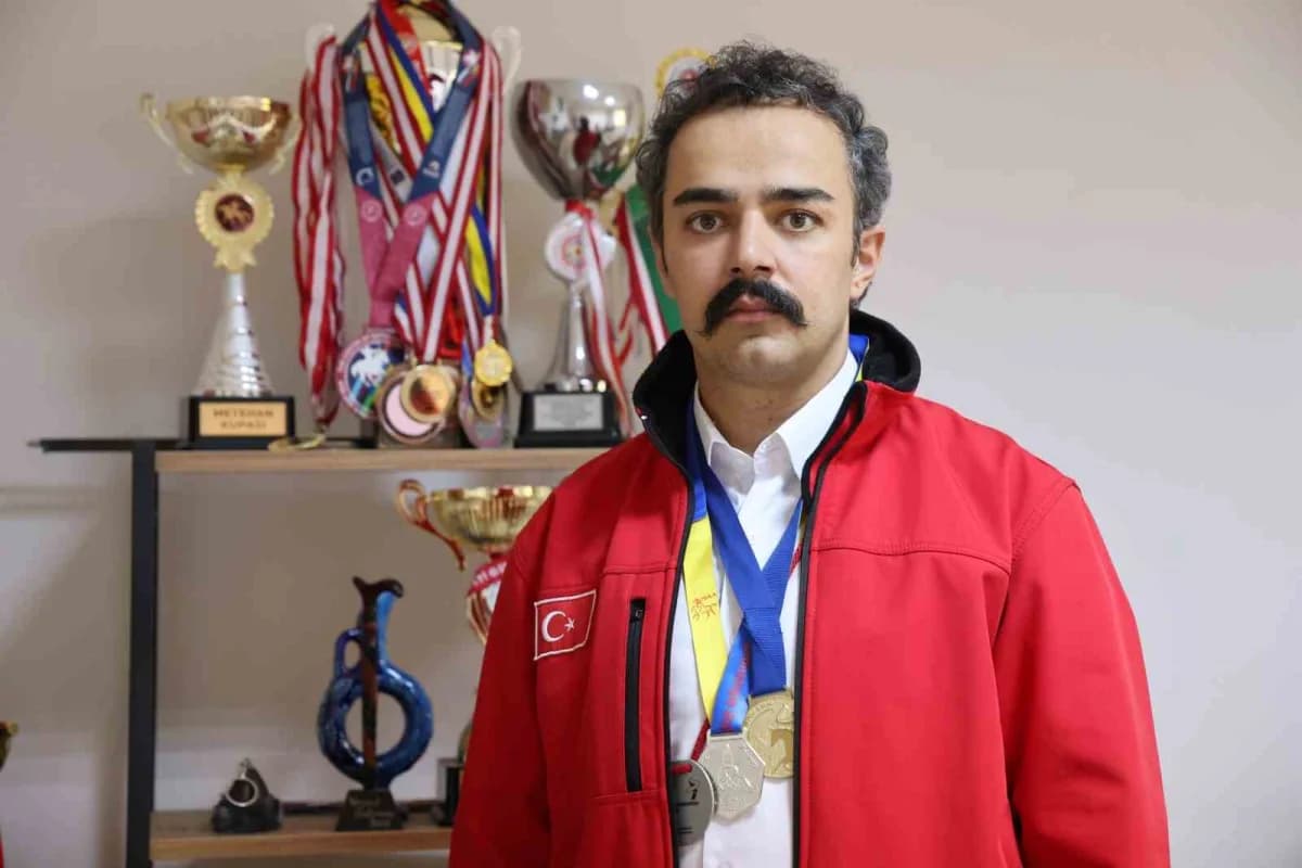 İspanya’da düzenlenen Atlı Okçuluk Avrupa Şampiyonası’nda mücadele eden Veysel Batuhan Bay, avcı parkurunda Avrupa birin