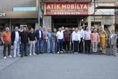 Antalya Eski Sanayi Sitesi’nde ATSO Başkan Adayı Hatice Öz esnafla görüşüyor