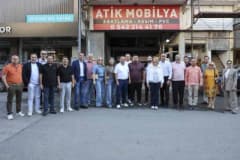 Antalya Eski Sanayi Sitesi’nde ATSO Başkan Adayı Hatice Öz esnafla görüşüyor