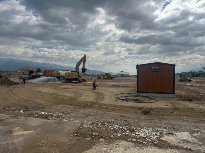 Aydın Büyükşehir Belediye Başkanı Özlem Çerçioğlu, Kent genelinde hayata geçirilen yatırımlarla vatandaşların ve esnafla