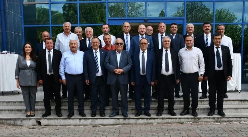 Aydın Ticaret Borsası Başkanı Fevzi Çondur seçim sonrası üyelerle birlikte