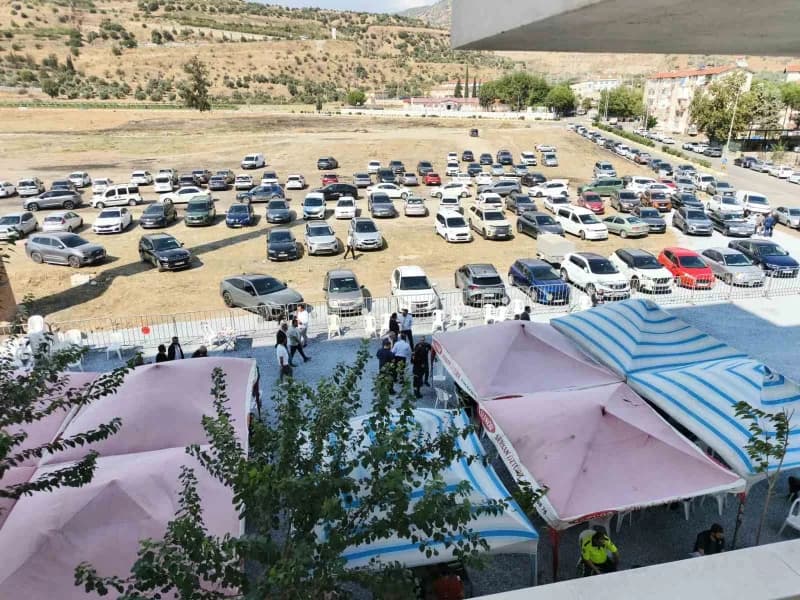 Ülke genelinde olduğu gibi Aydın'da Türkiye Odalar ve Borsalar Birliği'ne (TOBB) bağlı seçimler başladı. 5174 sayılı kan