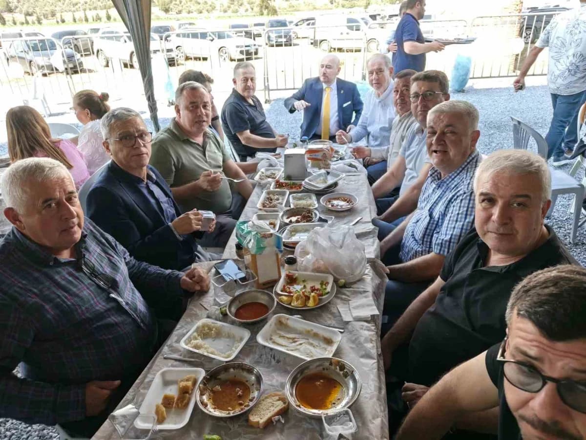 Aydın Ticaret Odası seçimlerinde üyeler keşkek ve yöresel yemeklerle ağırlandı